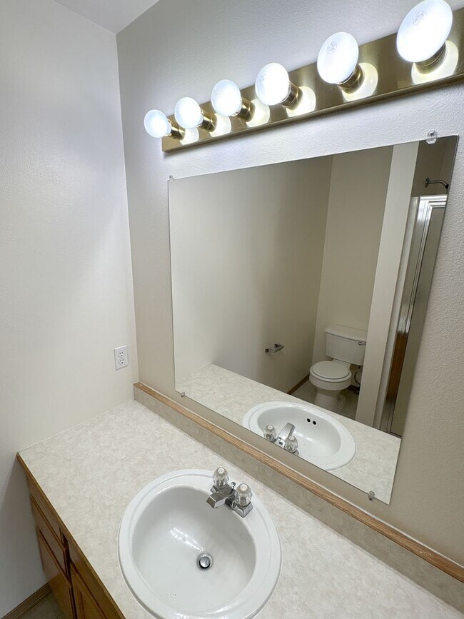Building Photo - 5511 Glenridge Wy