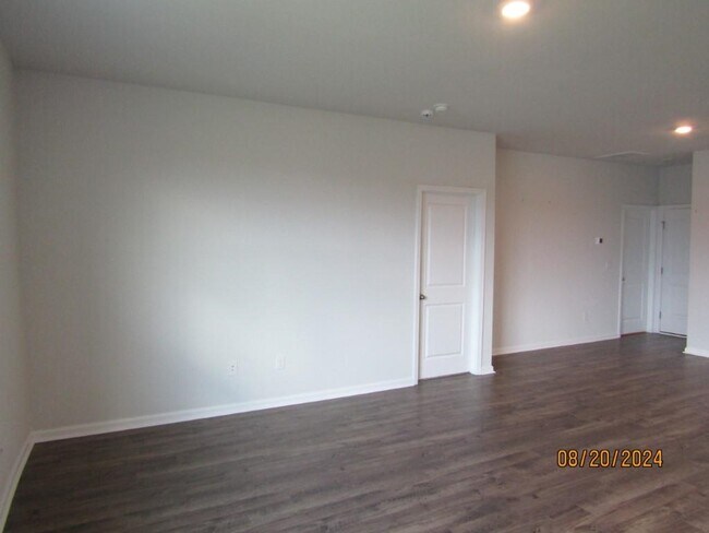 Building Photo - 2155 Ainsley Dr