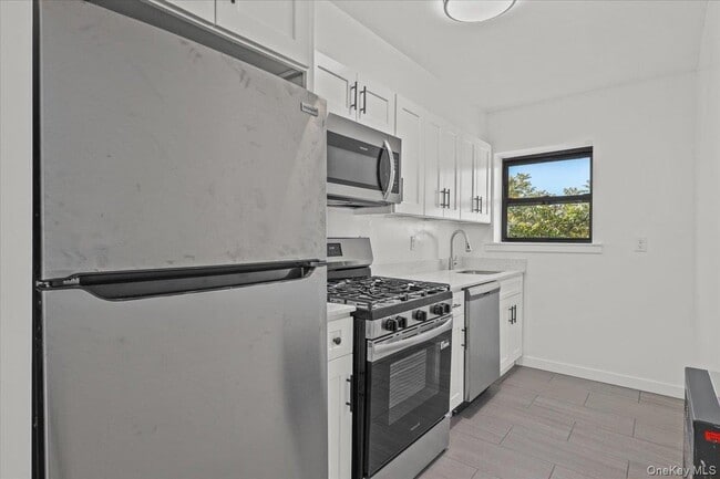 Building Photo - 671 Bronx River Rd