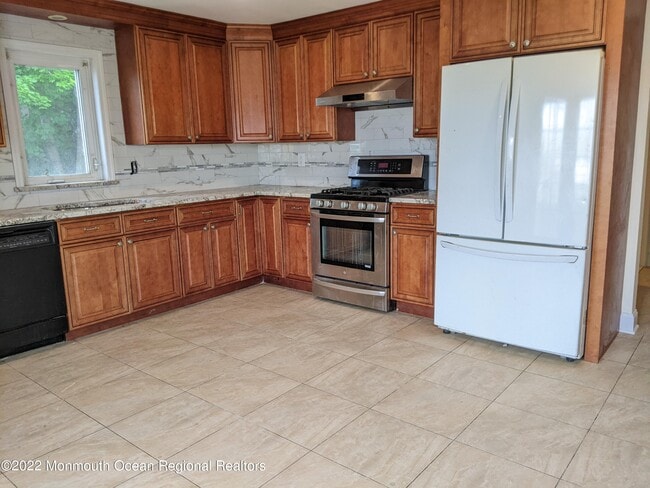 Building Photo - 120 Plainfield Ave