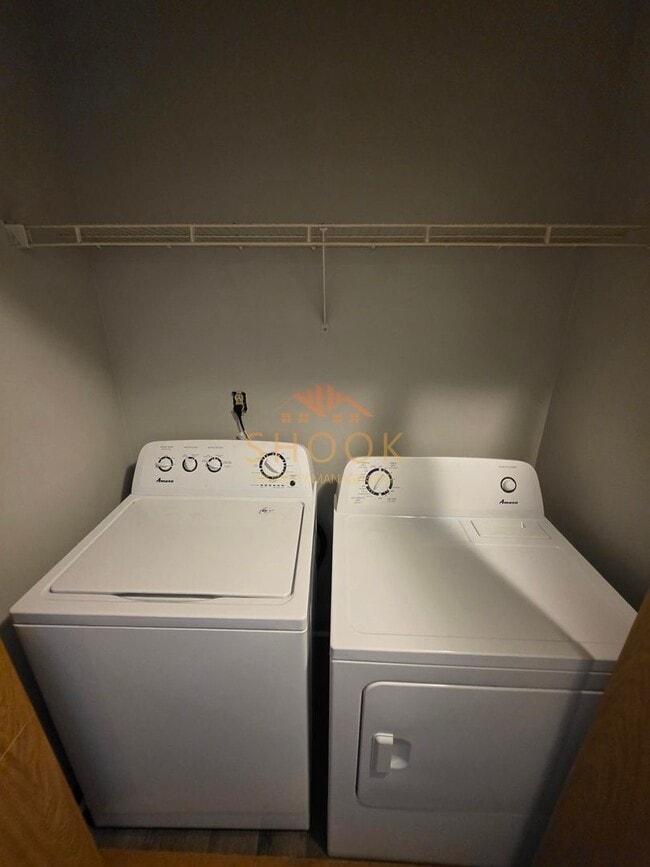 Building Photo - 2221 Bridgewater Cir