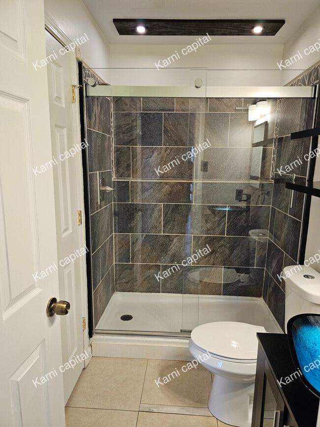 Building Photo - 8709 Olde Colony Trl