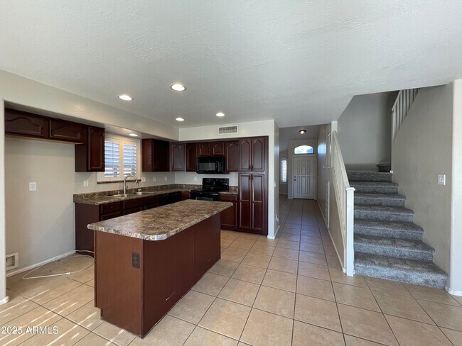 Building Photo - 1605 E Melanie St