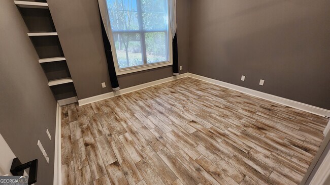 Building Photo - 143 Millers Branch Dr