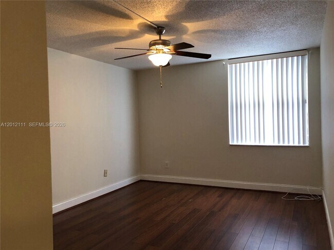 Building Photo - 14301 N Kendall Dr