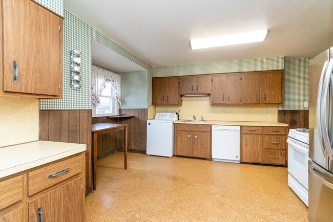 Building Photo - 151 Pine St