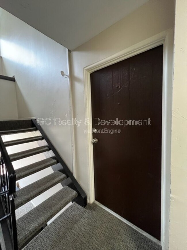 Building Photo - 316 N Warwick Ave