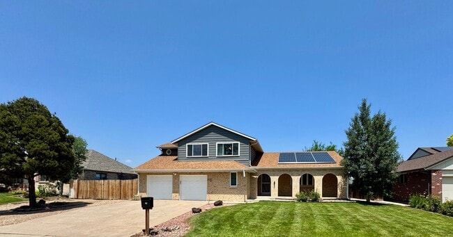 Building Photo - Welcome to your new home in the heart of T...