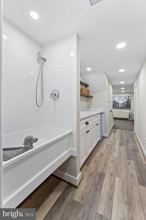 Building Photo - 705 Kentucky Ave SE