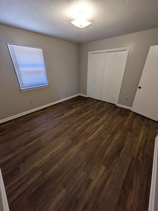 Building Photo - 2BD/1.5BA Unit in Hickory