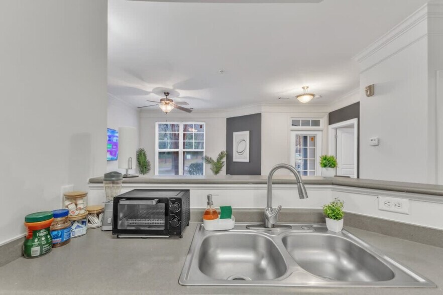 Building Photo - 7612 Almaden Way