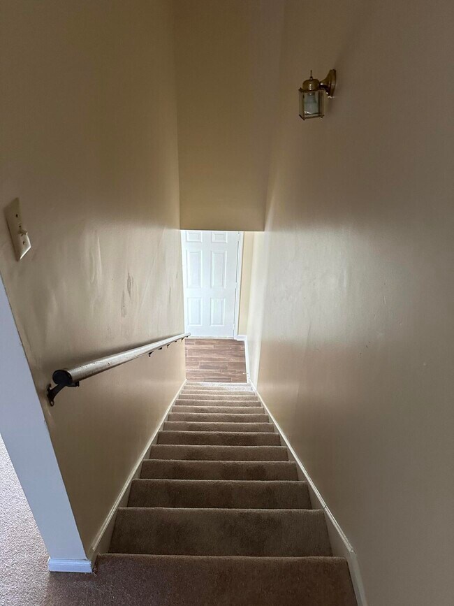 Building Photo - 165 Landings Dr