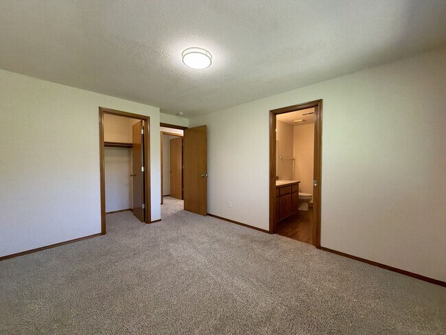 Building Photo - 5505 SW 149th Ave
