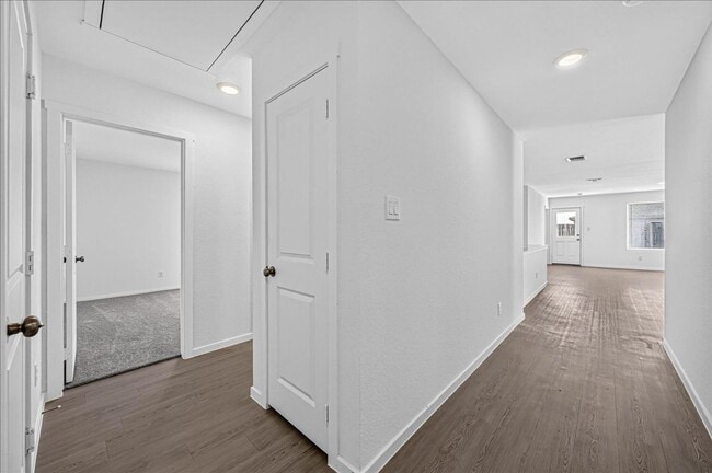 Building Photo - 1314 Lady Yoli St