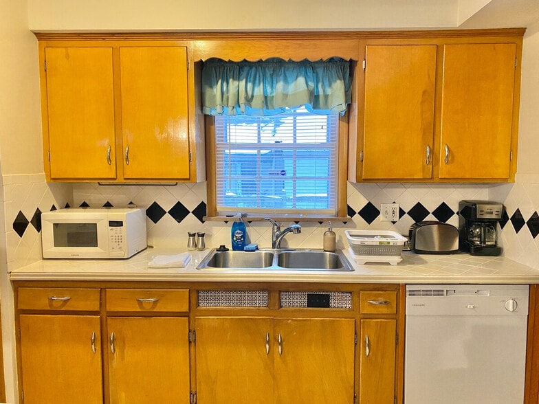 Building Photo - 1310 Forest Hills Blvd