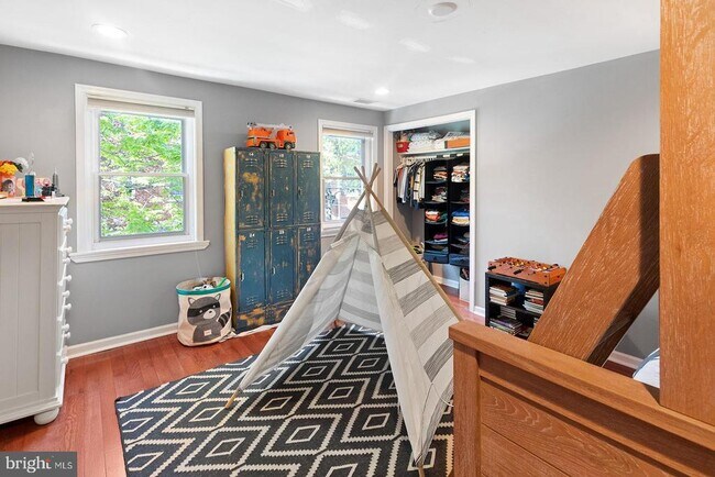 Building Photo - 213 Montrose St