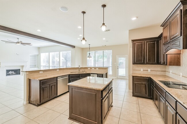 Building Photo - 8902 Lilac Springs