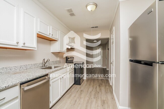 Building Photo - 820 Penn St