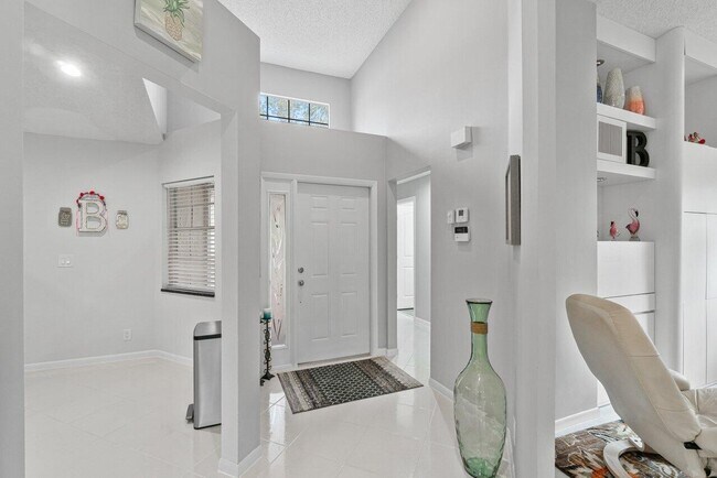 Building Photo - 7916 Coral Pointe Dr