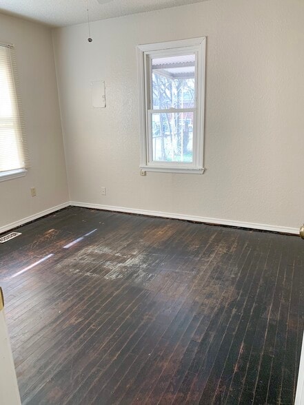 Building Photo - 4509 N Rockwell Ave