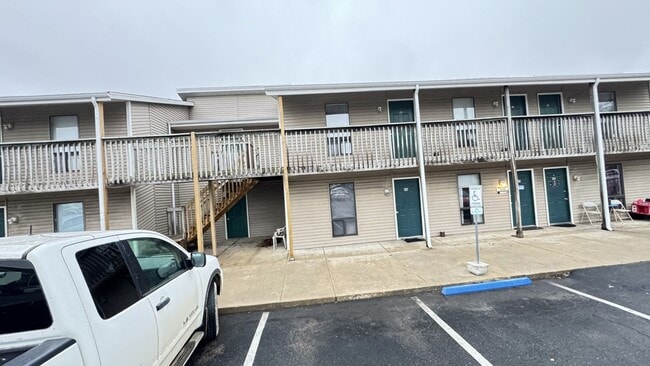 Primary Photo - 2 Bedroom, 1 Bathroom Second Floor Apartment!