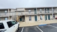 Building Photo - 2 Bedroom 1 Bathroom Apartment in heart of Osage Beach!