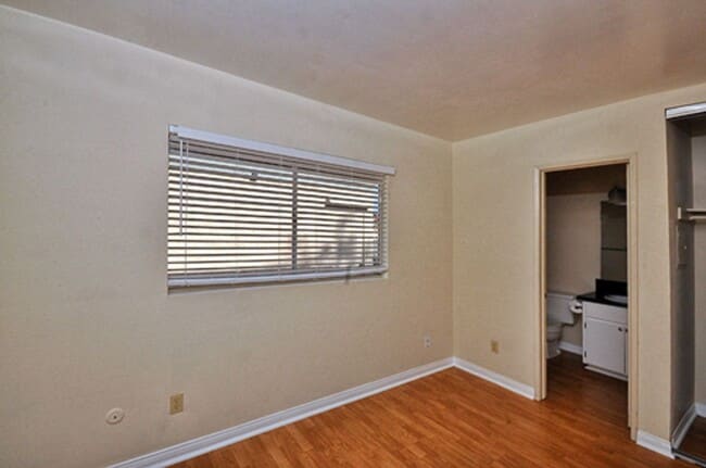 Building Photo - Charming 2BR Condo with Nice Patio and 1 Car Garage!!!