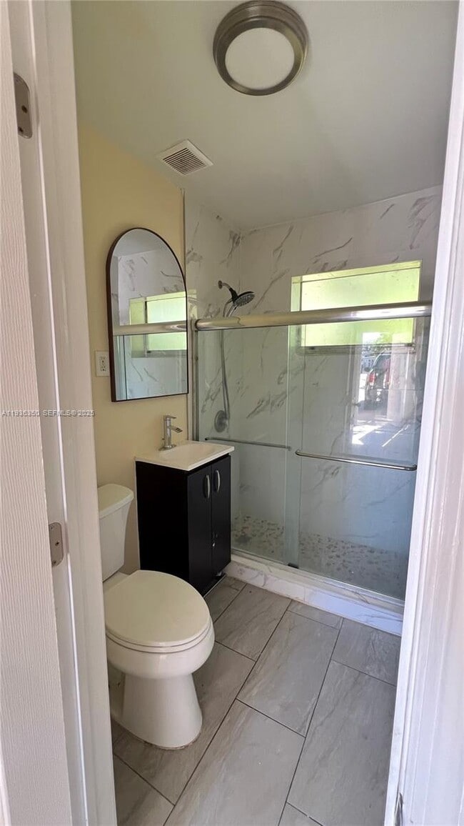 Building Photo - 706 SW 4th Terrace