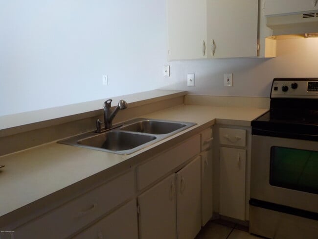 Building Photo - 1021 Abada Ct NE