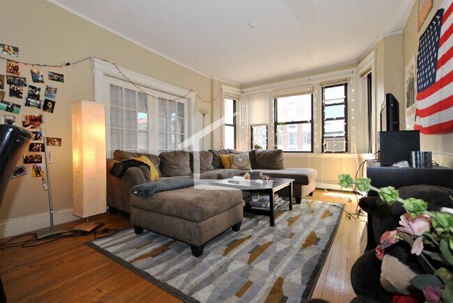 Building Photo - 215 Saint Paul St