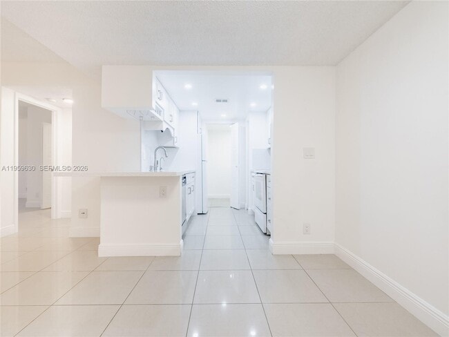 Building Photo - 9955 Westview Dr