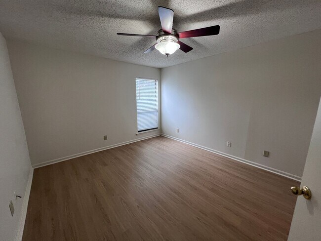 Building Photo - Crossland Downs condo