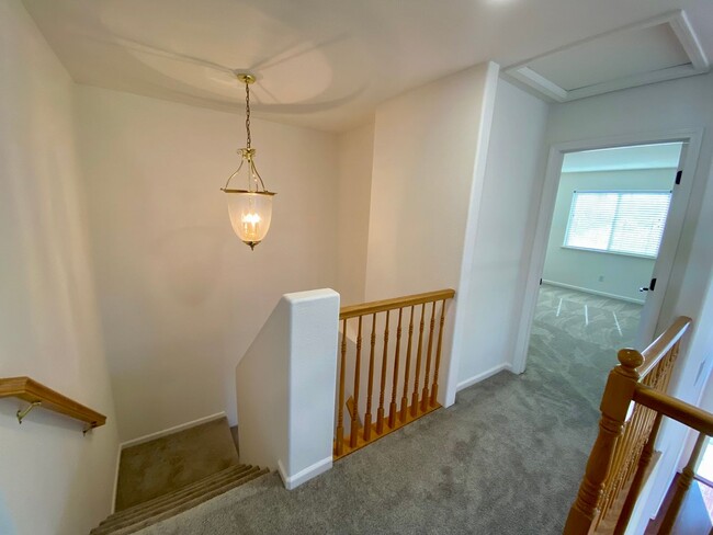 Building Photo - Beautiful 3 bedroom, 2.5 bathroom Rocklin ...