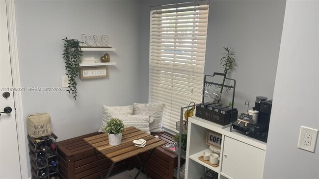 Building Photo - 10138 Royal Palm Blvd