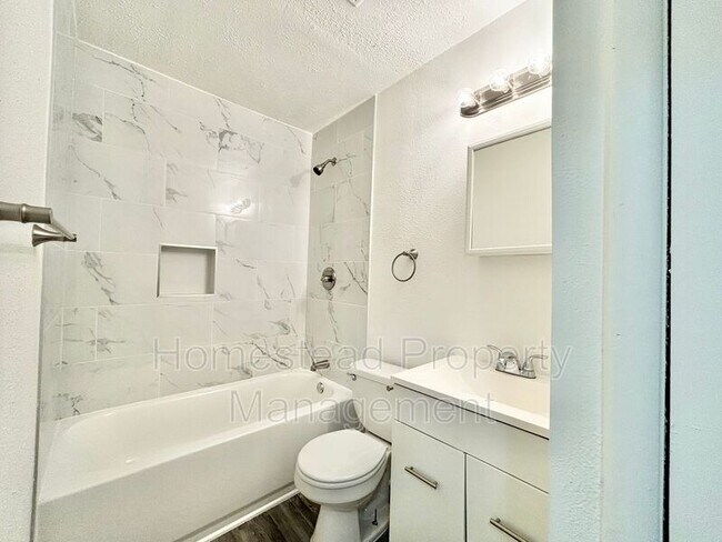Building Photo - 1006 SE 51st St