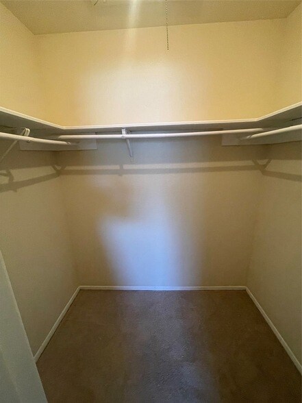 Building Photo - 2263 Millstone Dr