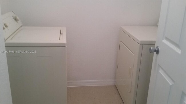 Building Photo - 6894 W Sample Rd