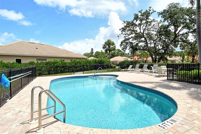 Building Photo - 9000 Willow Brook Dr