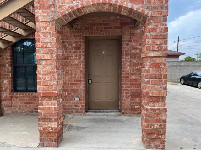 Building Photo - 902 Laredo St