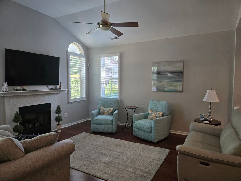 Building Photo - 809 Ledgestone Ct