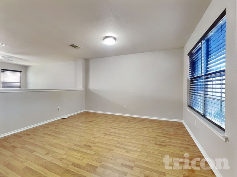 Building Photo - 201 Outfitter Dr