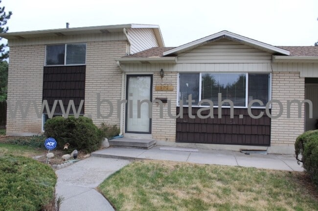 Building Photo - 602 Pioneer Ave