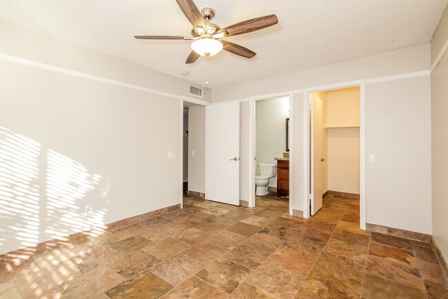 Building Photo - 3310 W Rose Garden Ln