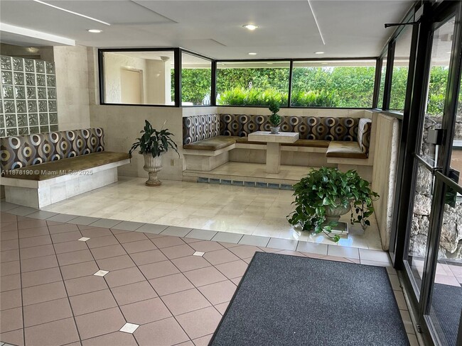 Building Photo - 2201 Brickell Ave