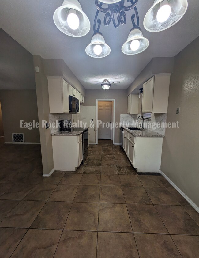 Building Photo - Tulsa House for Rent (3beds/2baths)