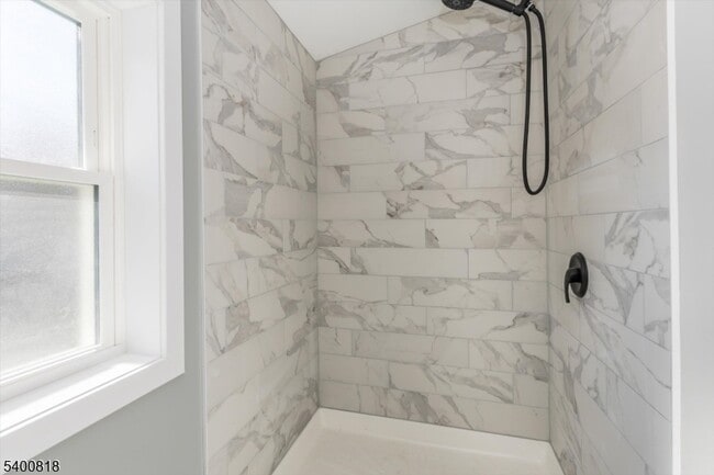 Building Photo - 1 Pine Ct