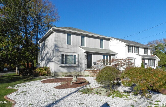 Building Photo - 153 Airsdale Ave
