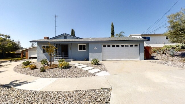 Building Photo - 5BD/2BA, Great Private Yard w/ Fire Pit!