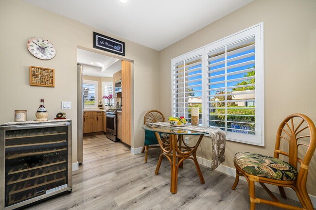 Building Photo - 255 Vía Rengo