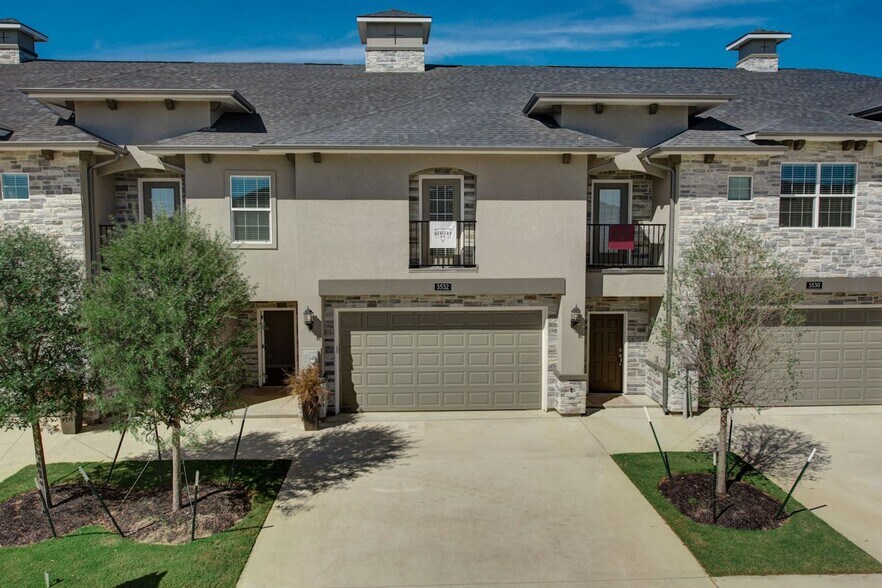 Building Photo - August 2026 Move in - 4/4.5 Townhome in The Revelry!